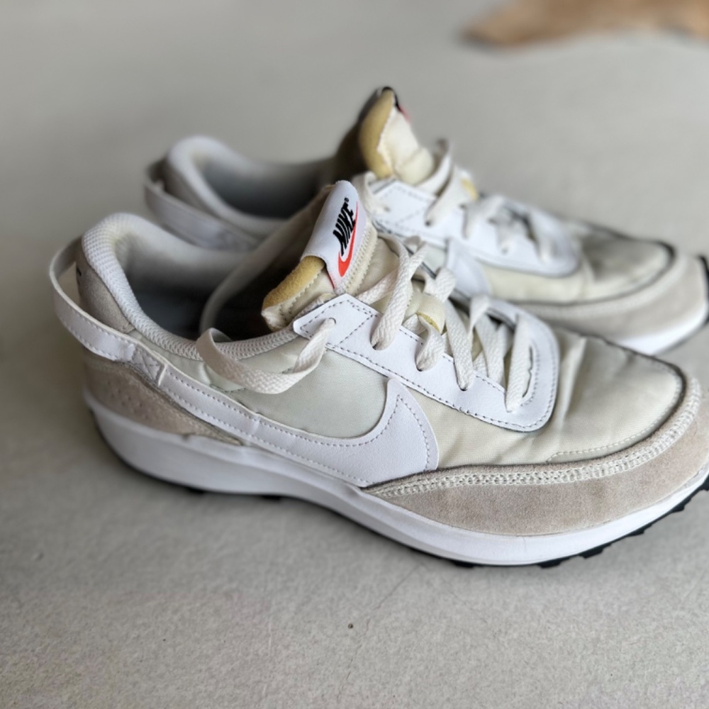 Nike Waffle Debut Running Shoes - Picture 8 of 9